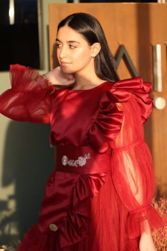 فستان السن المحير من قطعتين بنمط فاخر ليمتد اديشن