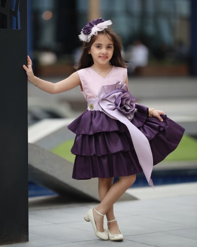 فستان أطفال بألوان التفته المتداخله