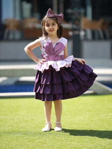 فستان بألوان جذابة