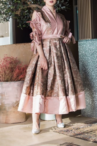 فستان نسائي انيق بروكار وتفته