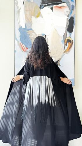 عباية أسود مع هدب أبيض