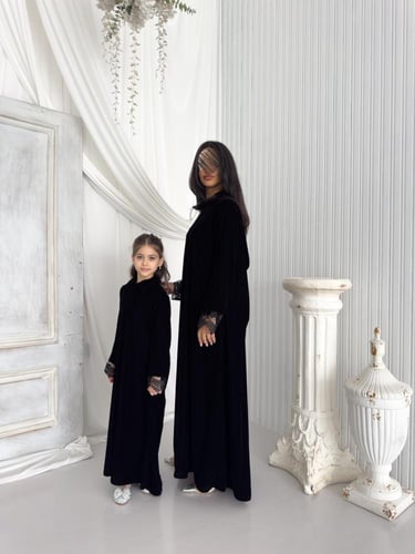 جلابيه لطفلتك مخمل بلمسة دانتيل