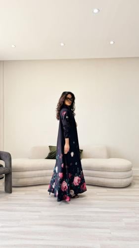 عباية كلوش كريب أسود مشجر