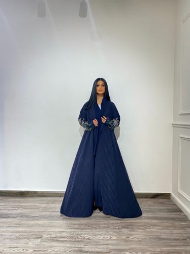 عبايه كلوش مخطط مع تطريز يدوي