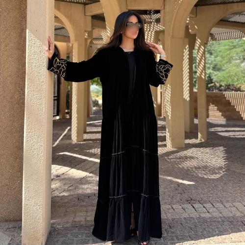 عباية كلوش مخمل مع تطريز