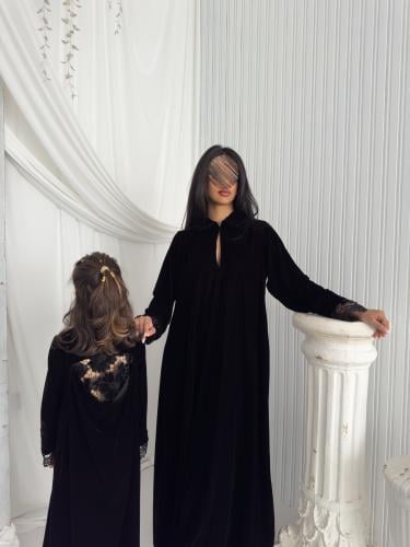 جلابيه مخمل مع دانتيل