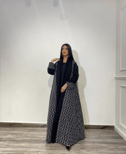 عباية كلوش شانتون أسود مطرز