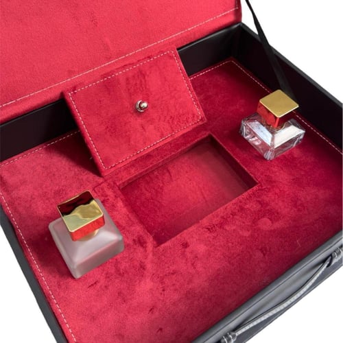 شنطة مميزه من الجلد الايطالي( أوقية+٢ عطر)