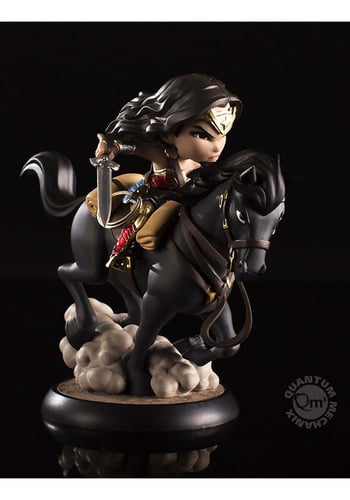 Wonder Woman Q-Fig Max Vinyl Figure