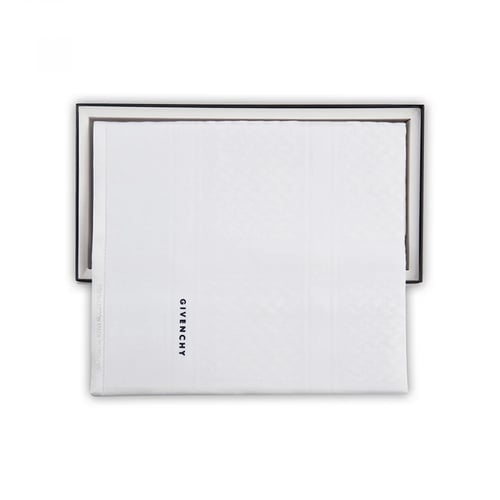 البكج الرسمي 3 أشمغة جيفنشي أبيض