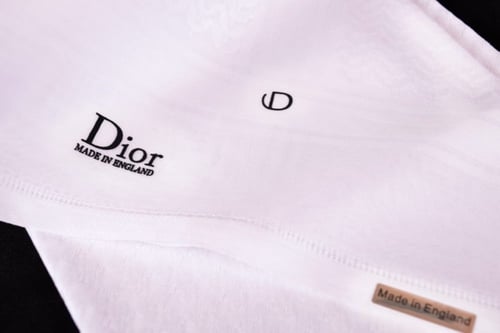 شماغ ديور ابيض اخر اصدار