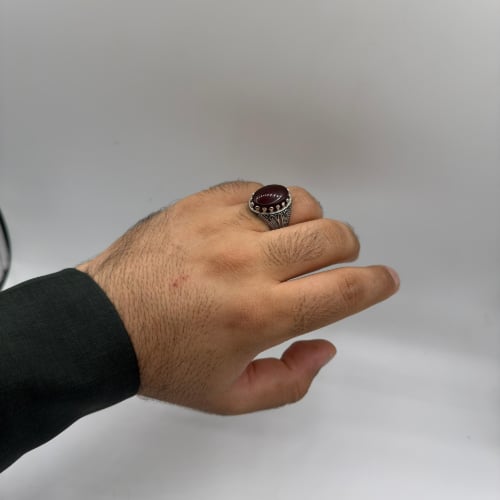 خاتم فضة عيار 925 مزين بعقيق برازيلي كرزي بتصميم ج...