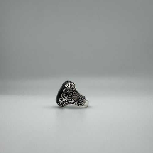 خاتم فضة رجالي منقوش مع حجر العقيق الأسود اليماني...