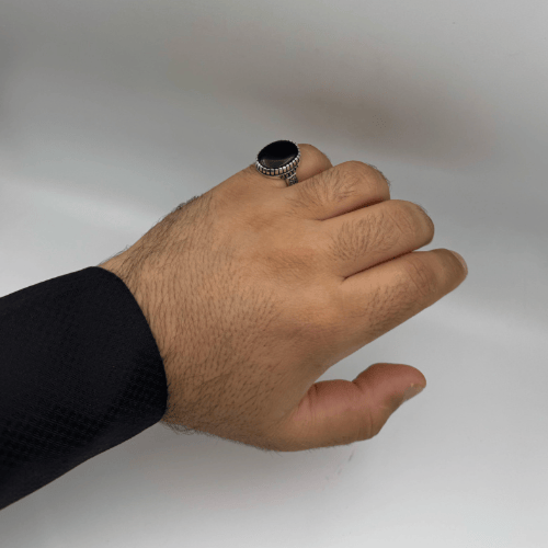 خاتم رجالي فضة مطعّم بحجر العقيق الأسود اليماني