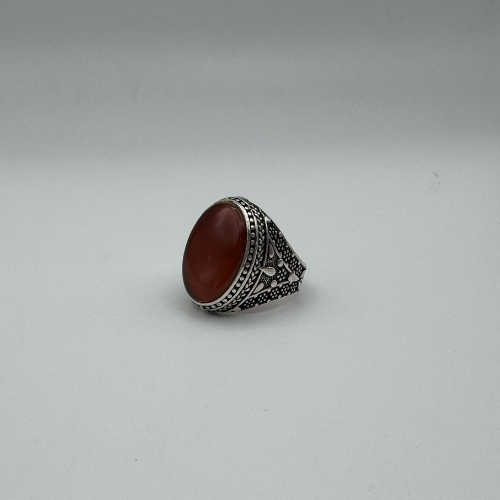 خاتم فضة عيار925 متوج بالعقيق الأحمر اليماني