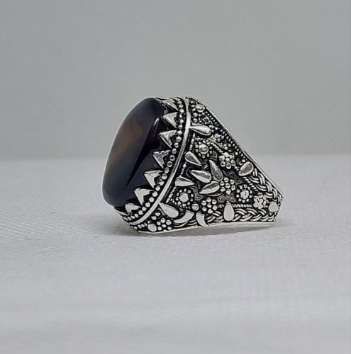 خاتم عقيق يماني فضة 925 بتصميم جانبي مزخرف ونقوش ن...