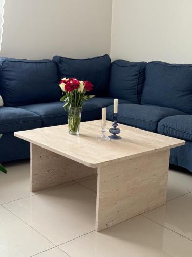 طاولة رخام ترفنتين 80*80