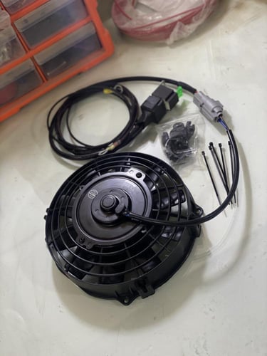 مروحة تبريد مكيف مع الضفيرة