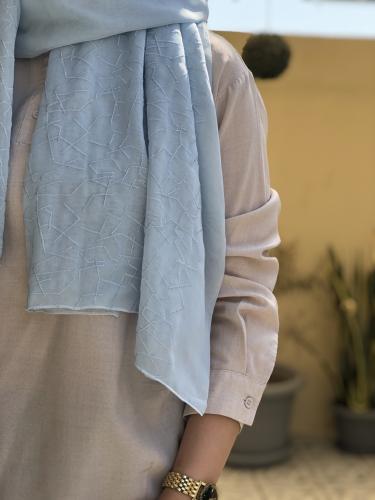 طرحة بوال لون سماوي بتطريز بكامل الطرحة