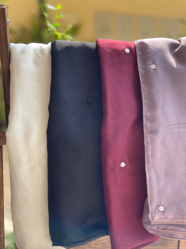 طرح بوال لؤلؤ منثور بطول الطرحة (الرجاء تحديد اللو...