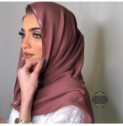 طرحه شيفون لون بنك مع لؤلؤ