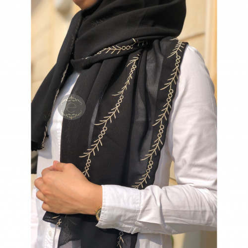 طرحة ليزر لون اسود بتطريز على طول الطرحة