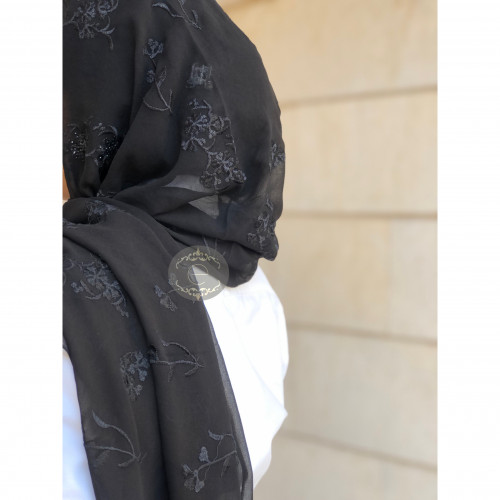 طرحة حرير طبيعي أسود مع فصوص