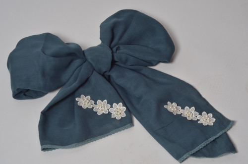 طرحة بوال لون بترولي مع لؤلؤ ( طبقه واحدة )