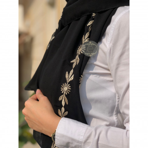 طرحة ليزر لون اسود بتطريز على طول الطرحة