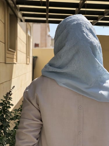 طرحة بوال لون سماوي بتطريز بكامل الطرحة