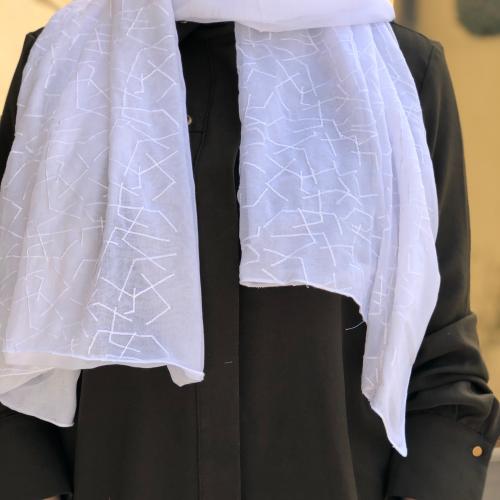 طرحة بوال لون ابيض بتطريز بكامل الطرحة