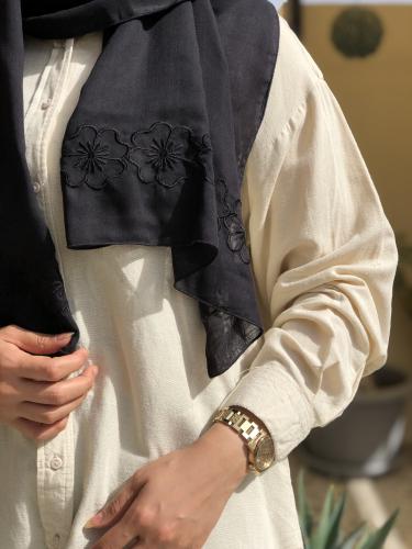 طرحة بوال لون أسود بتطريز ورود