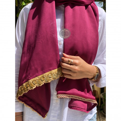 طرحة بوال لون فوشي بشريط ذهبي ترتر