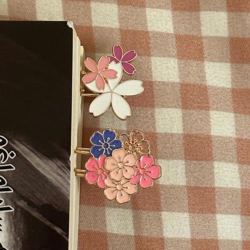 فاصل زهور الساكورا