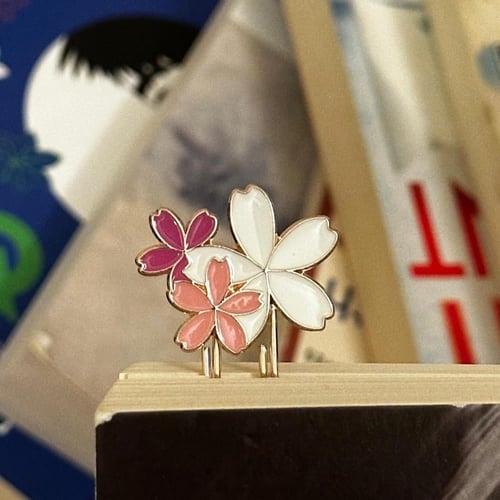 فاصل زهور الساكورا