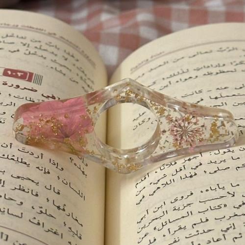 داعم اصبع للقراءة ( وردي)