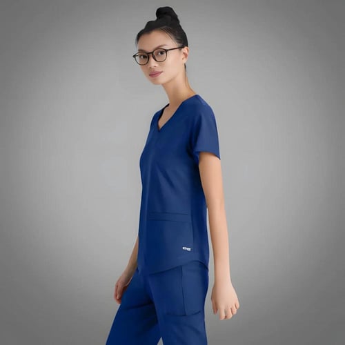 بلوزة سكراب من قريز اناتومي ايفولف رايثيم لون زيتي...