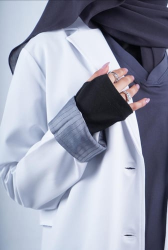 لابكوت رويال نسائي مع أكمام بتصميم فريد مع حجاب بن...