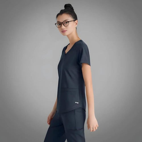 بلوزة سكراب من قريز اناتومي ايفولف رايثيم لون اسود...