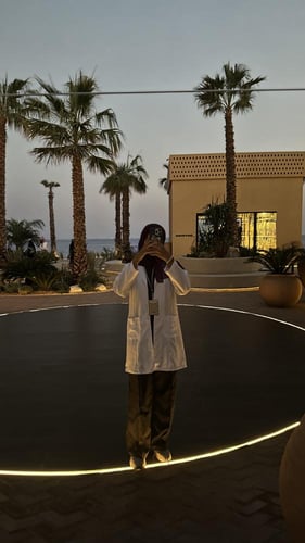 لابكوت لونا طبي نسائي لون ابيضّ بتصميم مميز و عملي