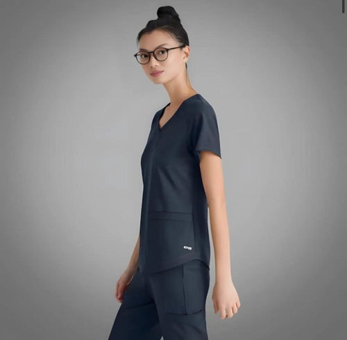 بلوزة سكراب من قريز اناتومي ايفولف رايثيم لون رماد...