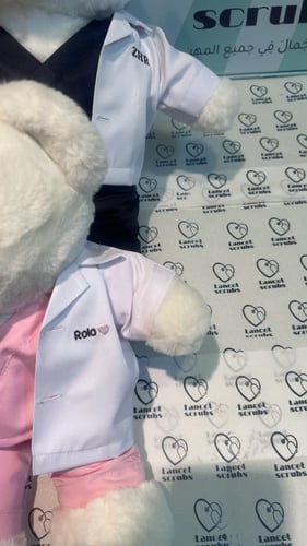 دبدوب طبيب مخصص مع زي طبي 3 قطع طقم سكراب بلوزه و...