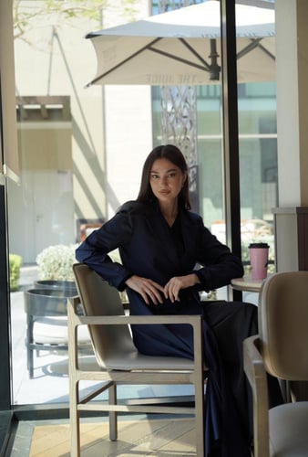 Blazer5 بليزر كحلي بتطريز يدوي