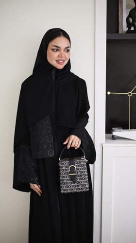 عباية ( اسماء اسود ) ملكي مع تدخيلات شك وتطريز