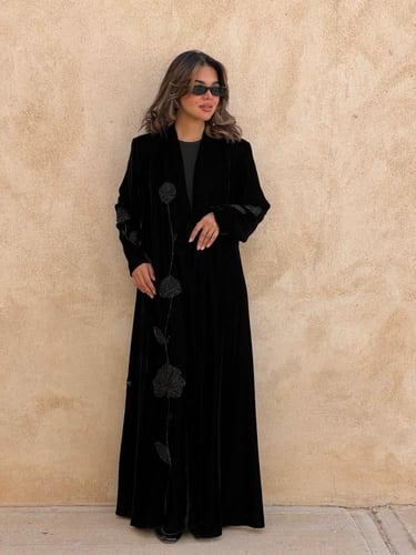 عباية velvet مخمل كوري مع تطريز وشك يدوي