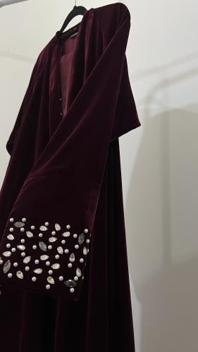 عباية ( مريم لون عنابي )