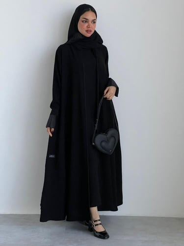 عباية ( وهج ) ملكي كوري مع تدخيله كسرات مرسومه