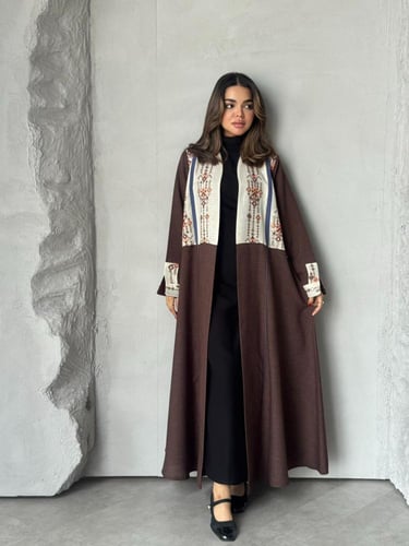 عباية ( ربى ) كريب لينن مع تدخيلات شك وتطريز