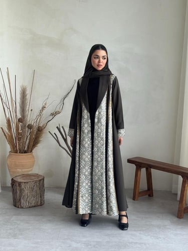 عباية ( ندى زيتي ) كريب مع تدخيلات شك وتطريز