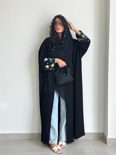 عباية ( نجم اسود ) ملكي مع شك و تطريز يدوي